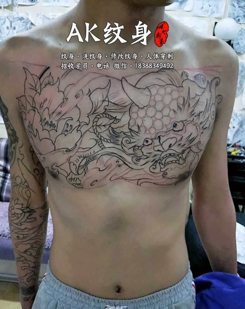 唐狮花胸线条纹身图片_胸部新传统纹身图案