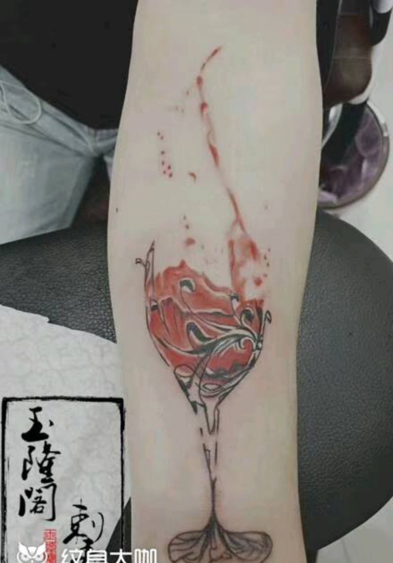 高脚杯纹身图片