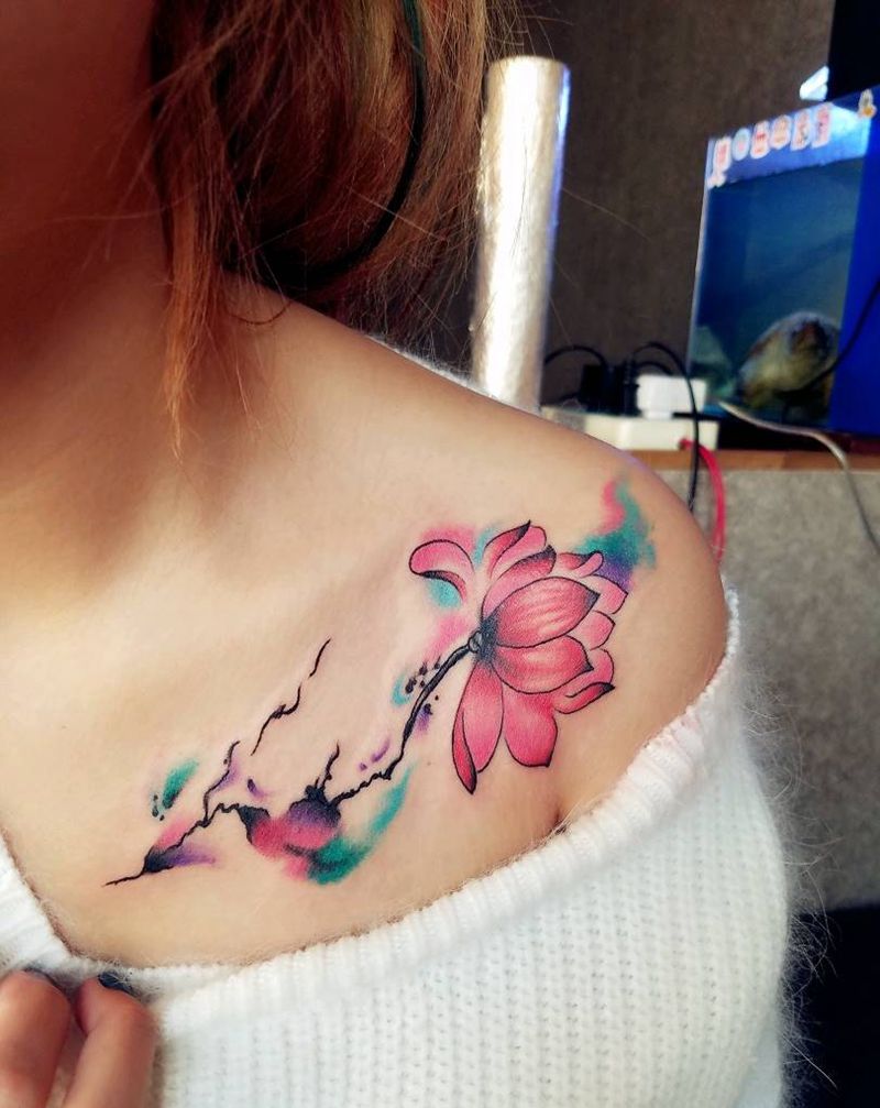 彩色肩花纹身图片