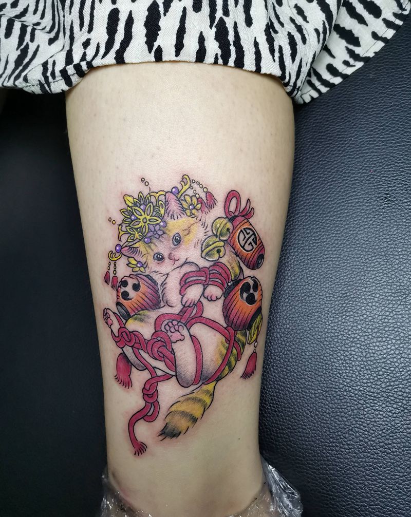 招财小猫猫纹身图片_腿部纹身图案