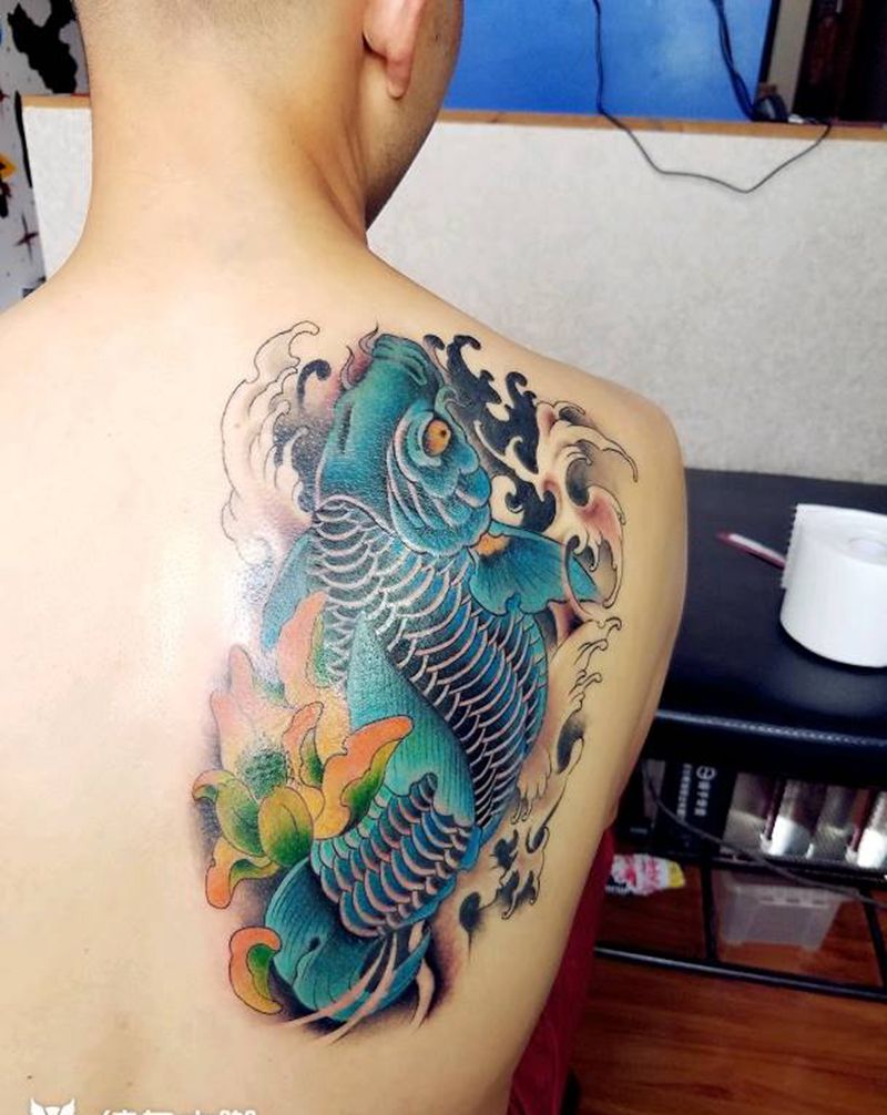 传统彩色鲤鱼纹身图片