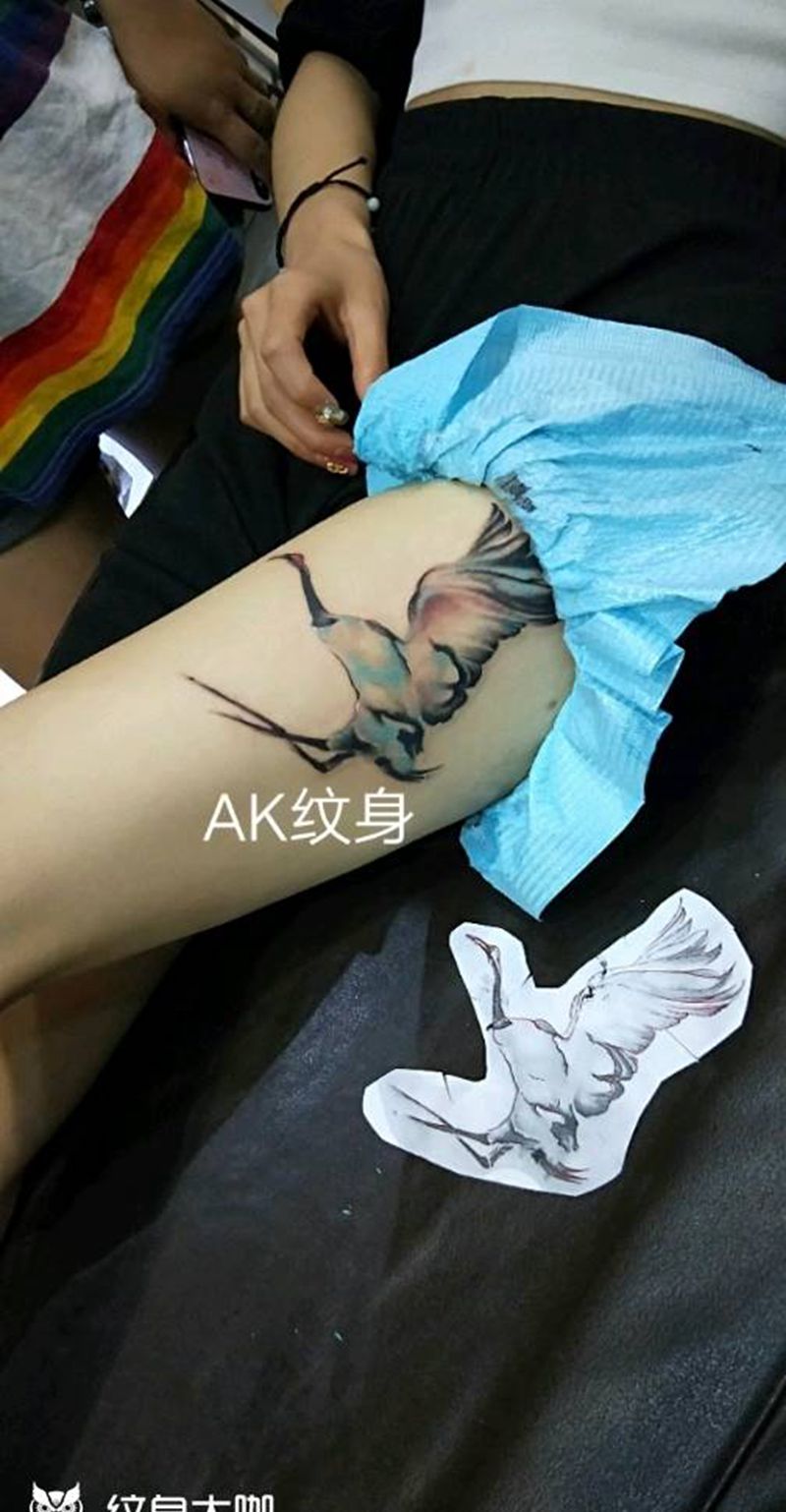 水墨仙鹤纹身图片_腿部传统动物成品纹身图案