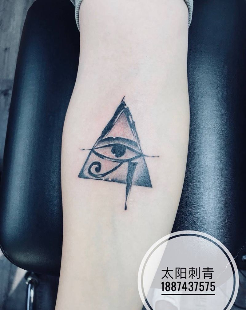 荷鲁斯之眼纹身图片