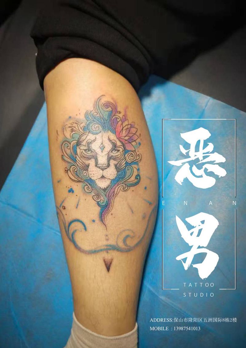 狮子射手纹身图片_腿部水彩纹身图案