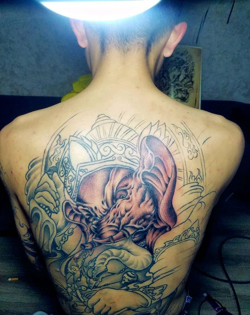 满背未完纹身图片