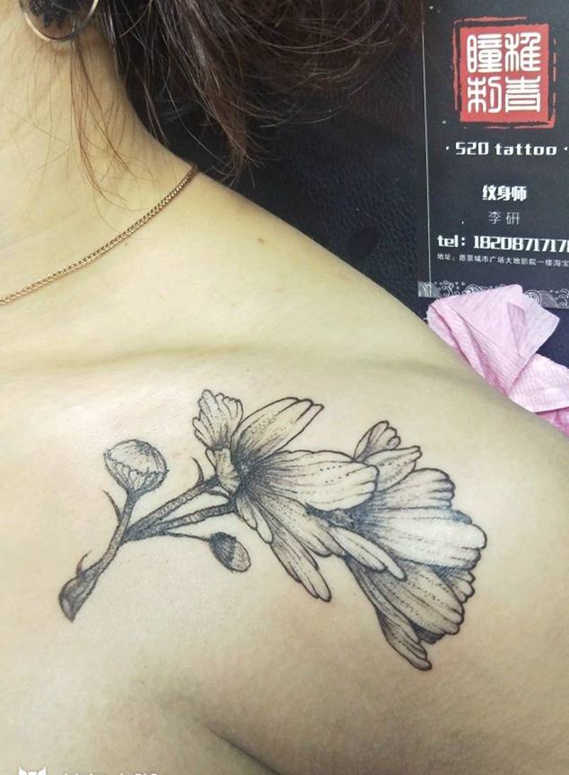 格桑纹身图片_肩部胸部清新植物点刺成品纹身图案