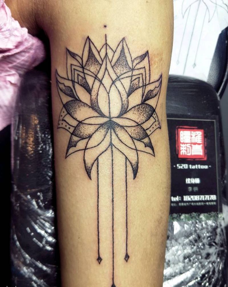 梵花莲纹身图片_手臂清新植物点刺成品纹身图案