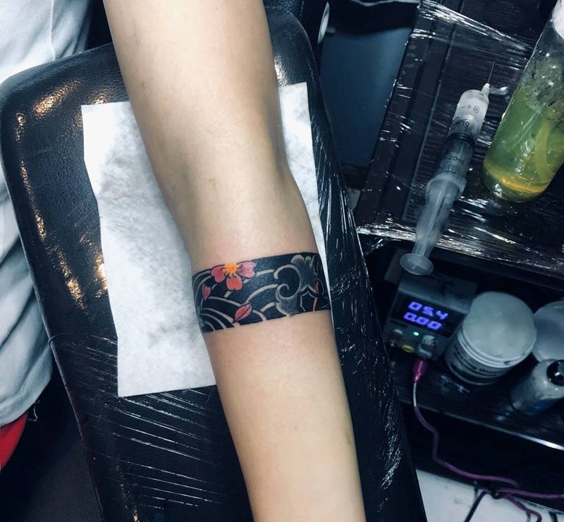 日式传统臂环纹身图片_手臂老传统臂环纹身图案