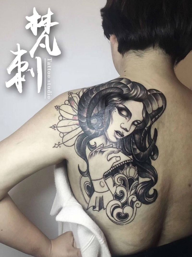 摩羯女遮盖纹身图片