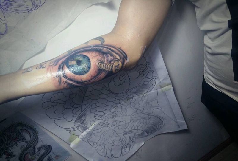 写实眼睛，恢复后下次在调整细节纹身图片