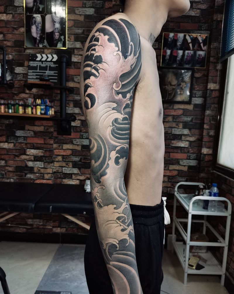 浪花臂纹身图片_手臂新传统纹身图案