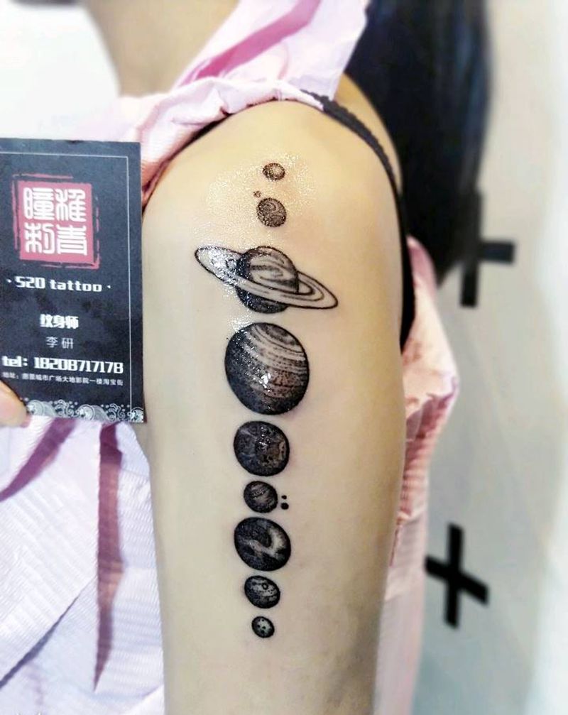 行星纹身图片_肩部手臂清新成品手稿纹身图案