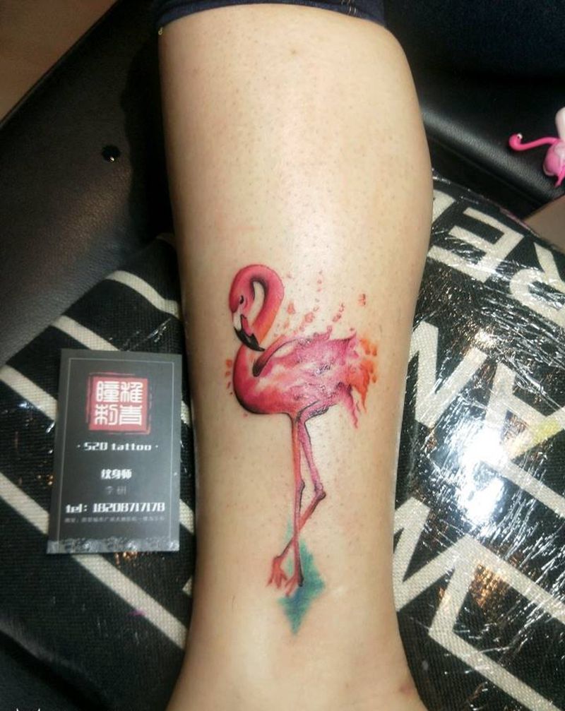 火烈鸟纹身图片_腿部脚部清新动物水彩成品纹身图案