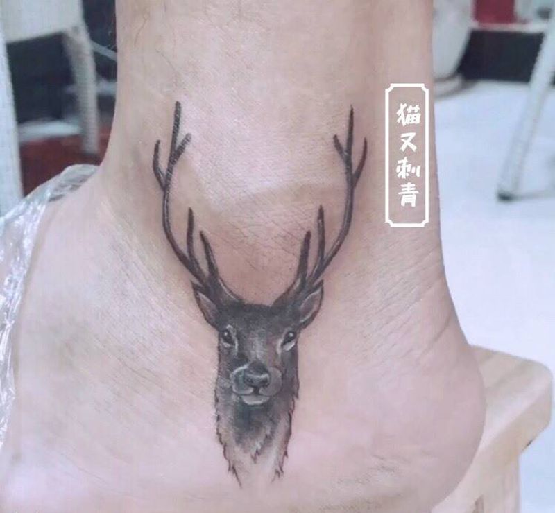 脚踝鹿纹身图片