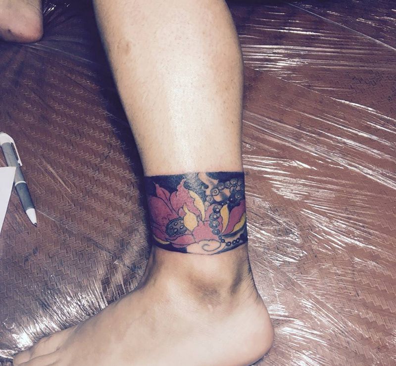 腿环遮盖纹身图片