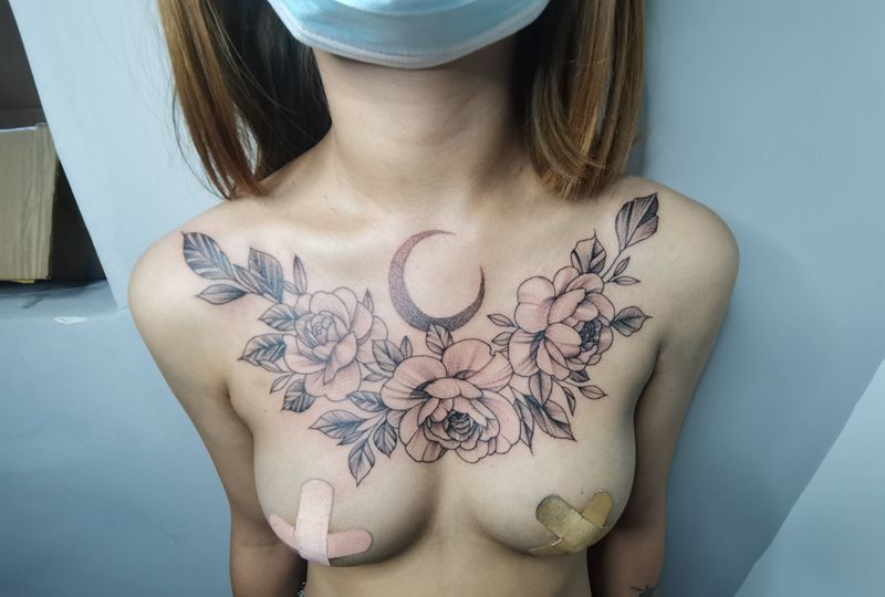 素花花胸纹身图片_胸部纹身图案