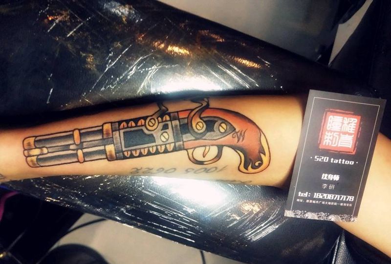 复古火药枪纹身图片_手臂Old School纹身图案