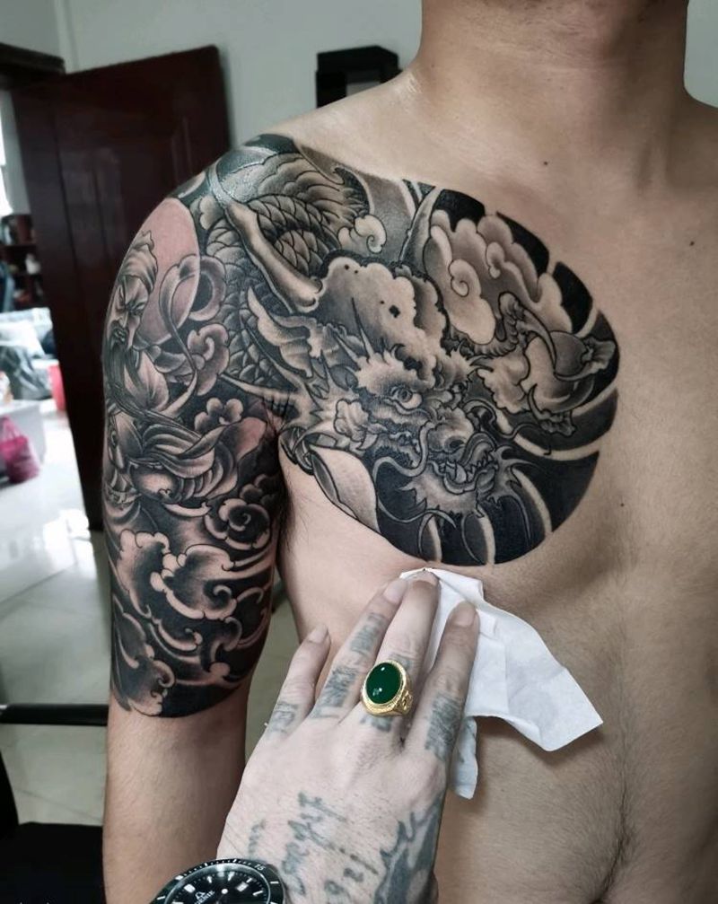 半胛，未提白纹身图片_胸部肩部新传统纹身图案