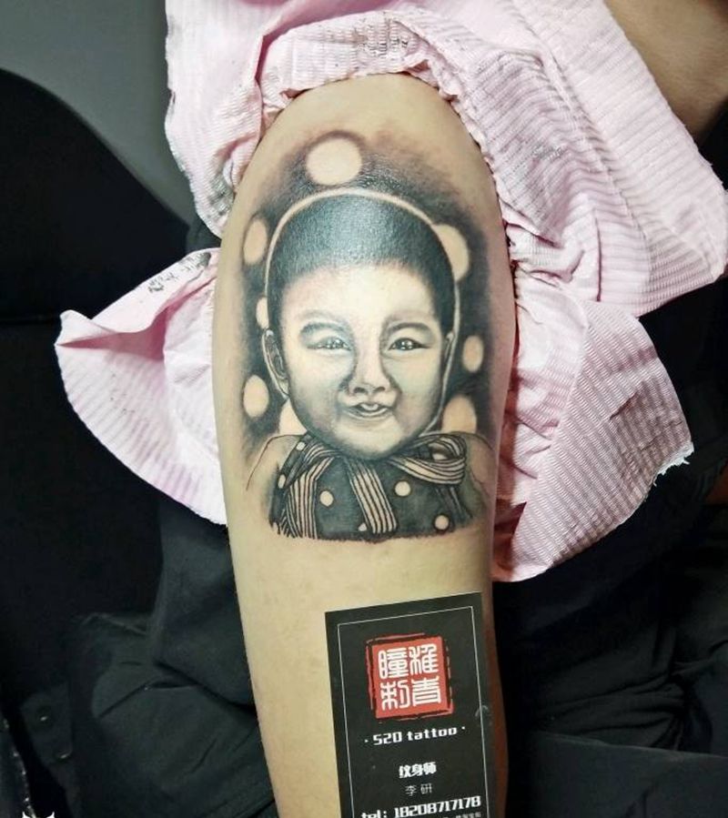 像小弟弟的小妹妹纹身图片_手臂写实人物成品纹身图案