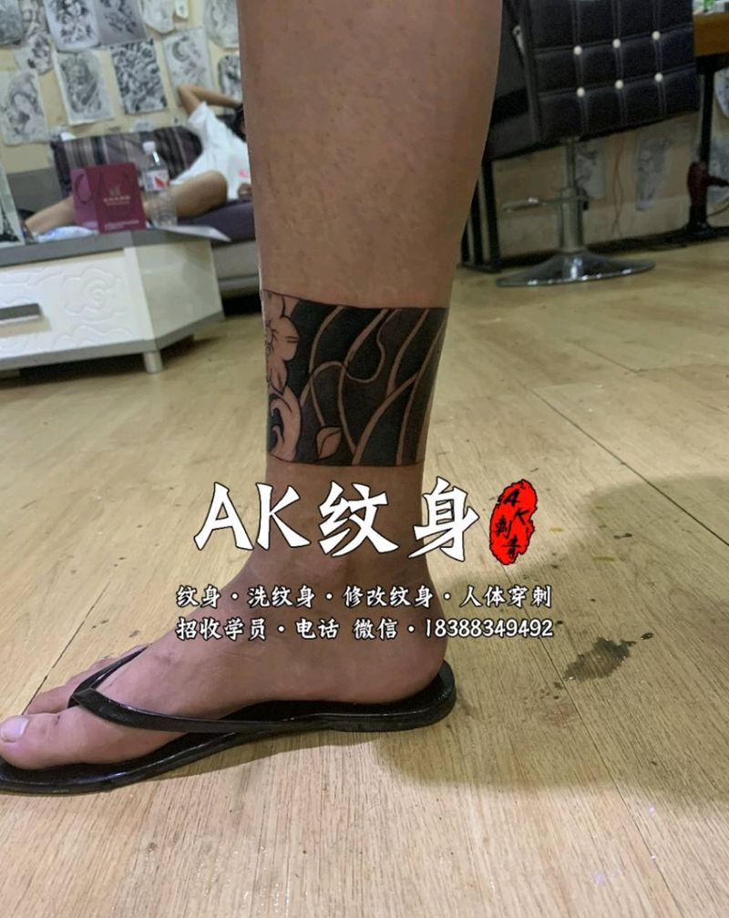 脚环，还有一部分没有完成。纹身图片_腿部新传统老传统纹身图案