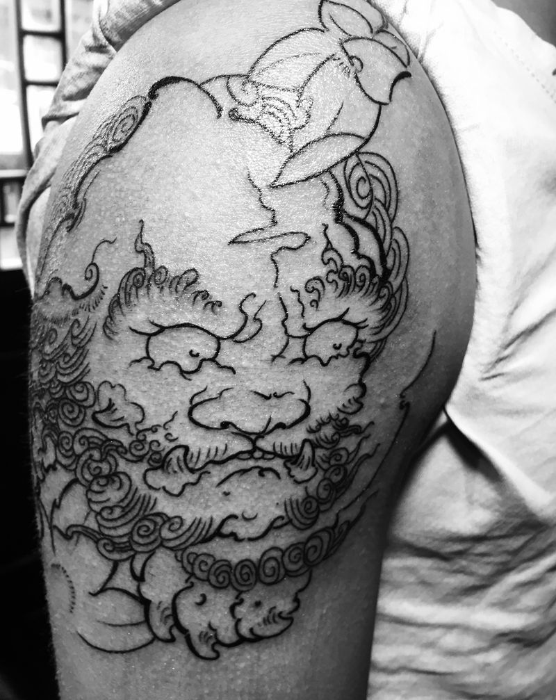 唐狮纹身图片_肩部新传统纹身图案