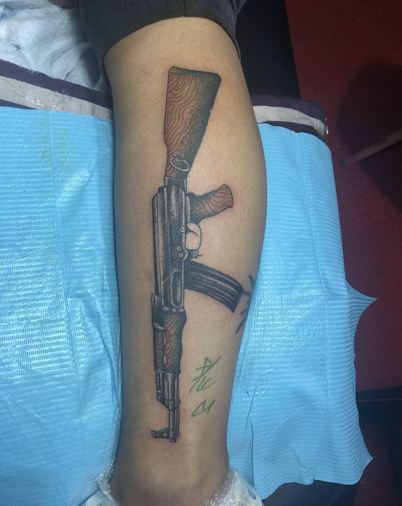 AK纹身图片_腿部欧美写实拒绝美颜纹身图案