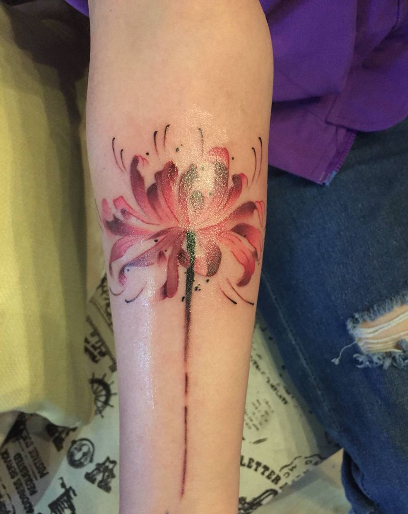 彼岸花纹身图片_手部纹身图案