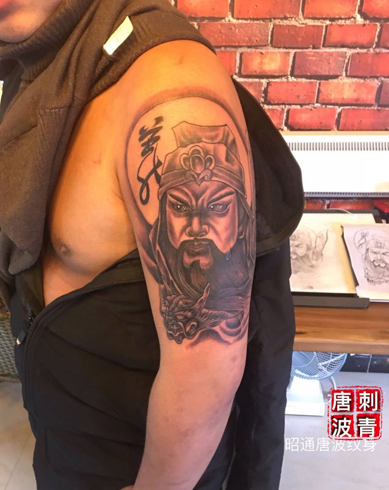 关公纹身图片_手臂新传统纹身图案