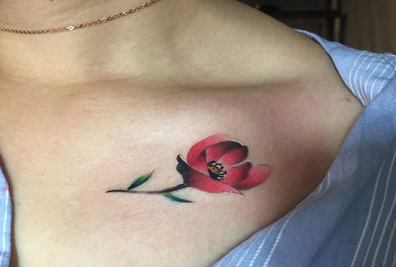 小花纹身图片_胸部纹身图案