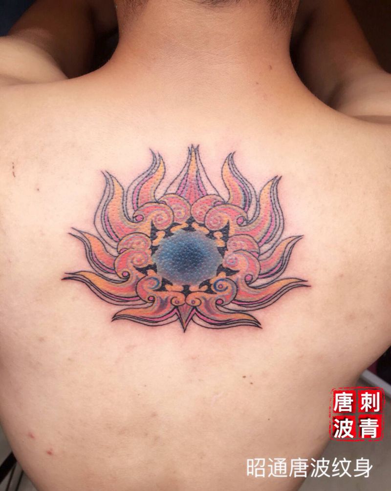 彩图纹身图片_背部水彩纹身图案