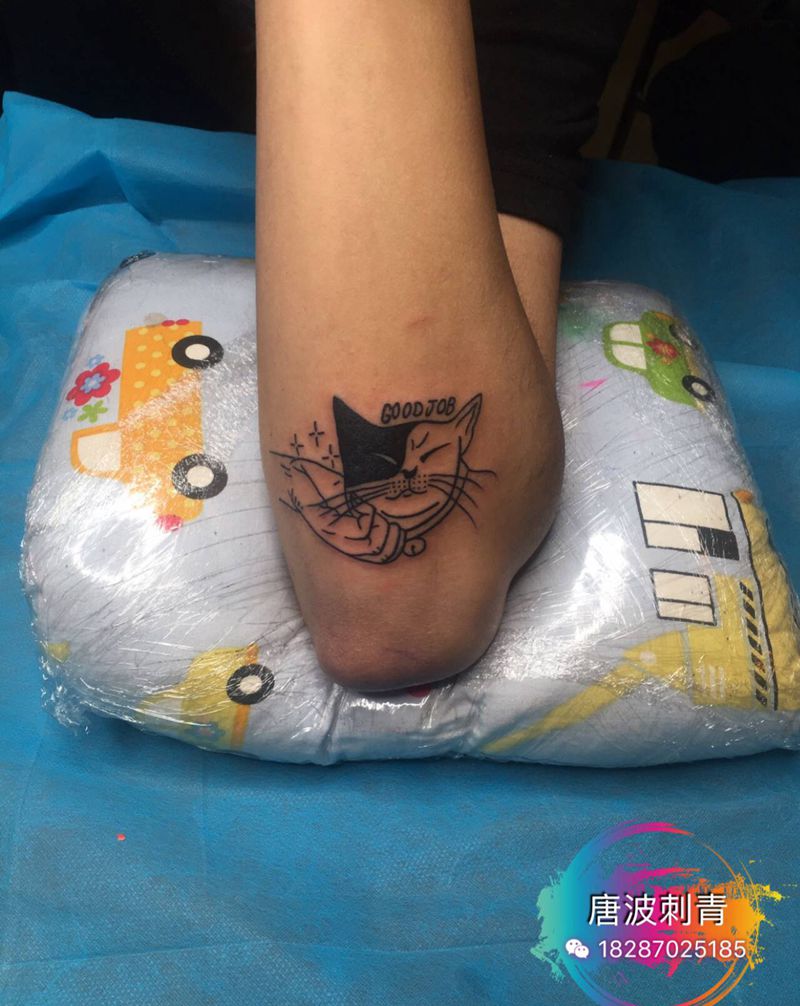 猫咪纹身图片_手臂欧美写实纹身图案