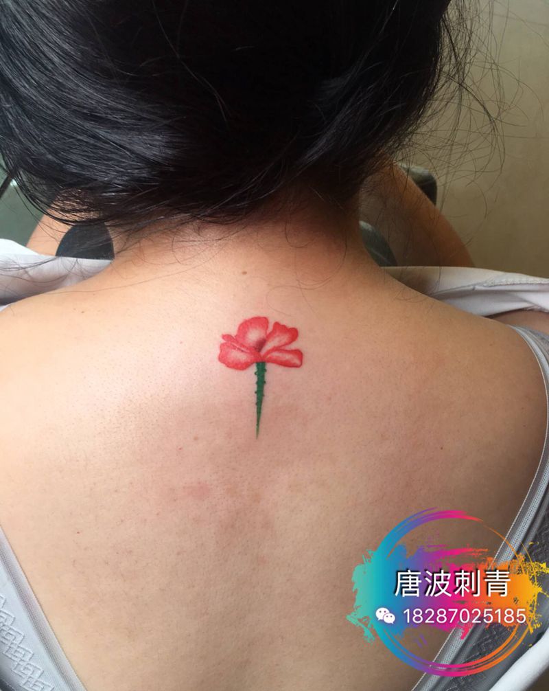 罂粟花纹身图片_背部水彩纹身图案