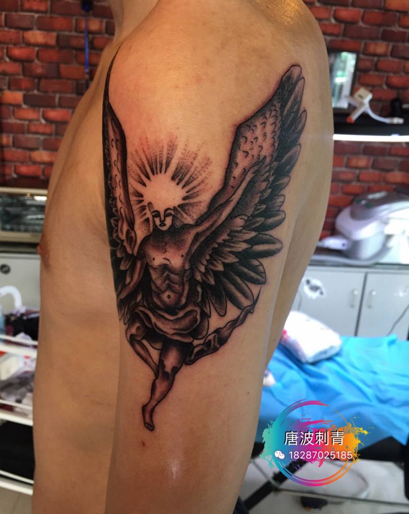 权志龙后劲部同款图纹身图片_颈部点刺纹身图案