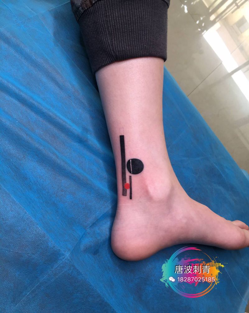 小作纹身图片_脚部图腾纹身图案