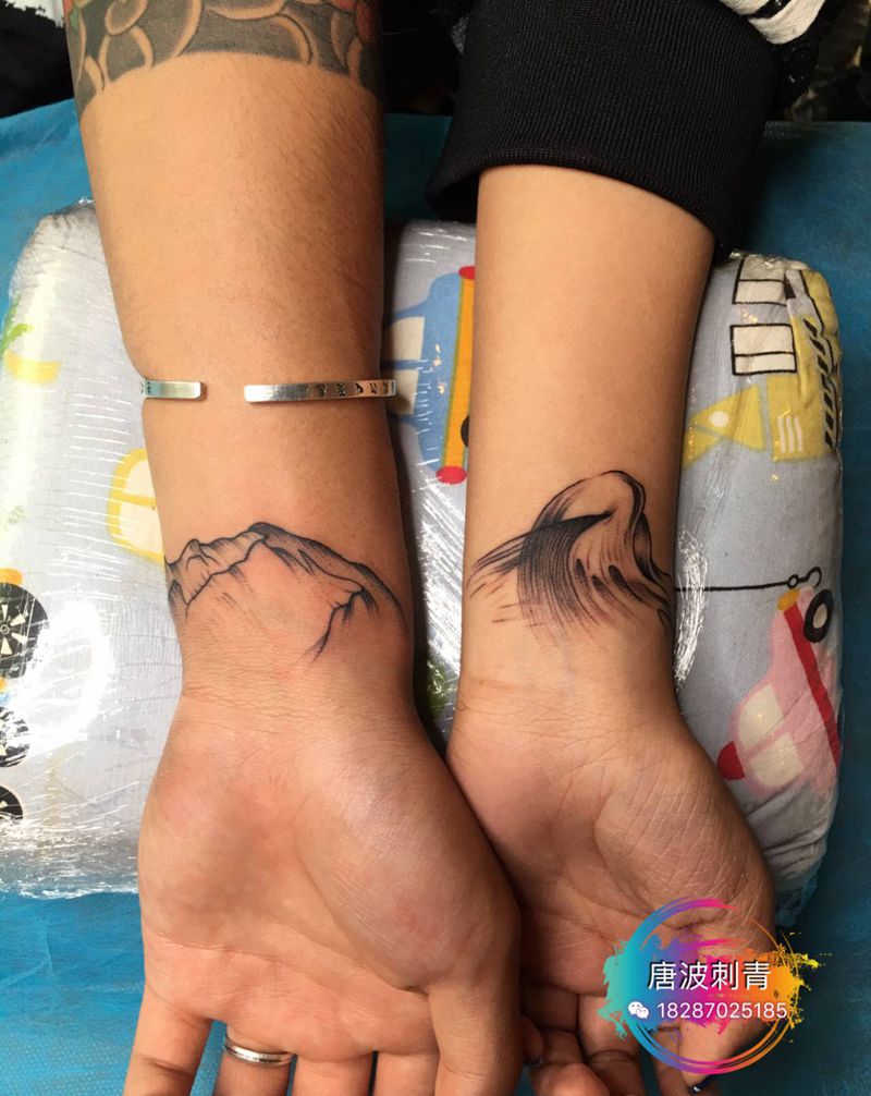 山海纹身图片_手部点刺纹身图案