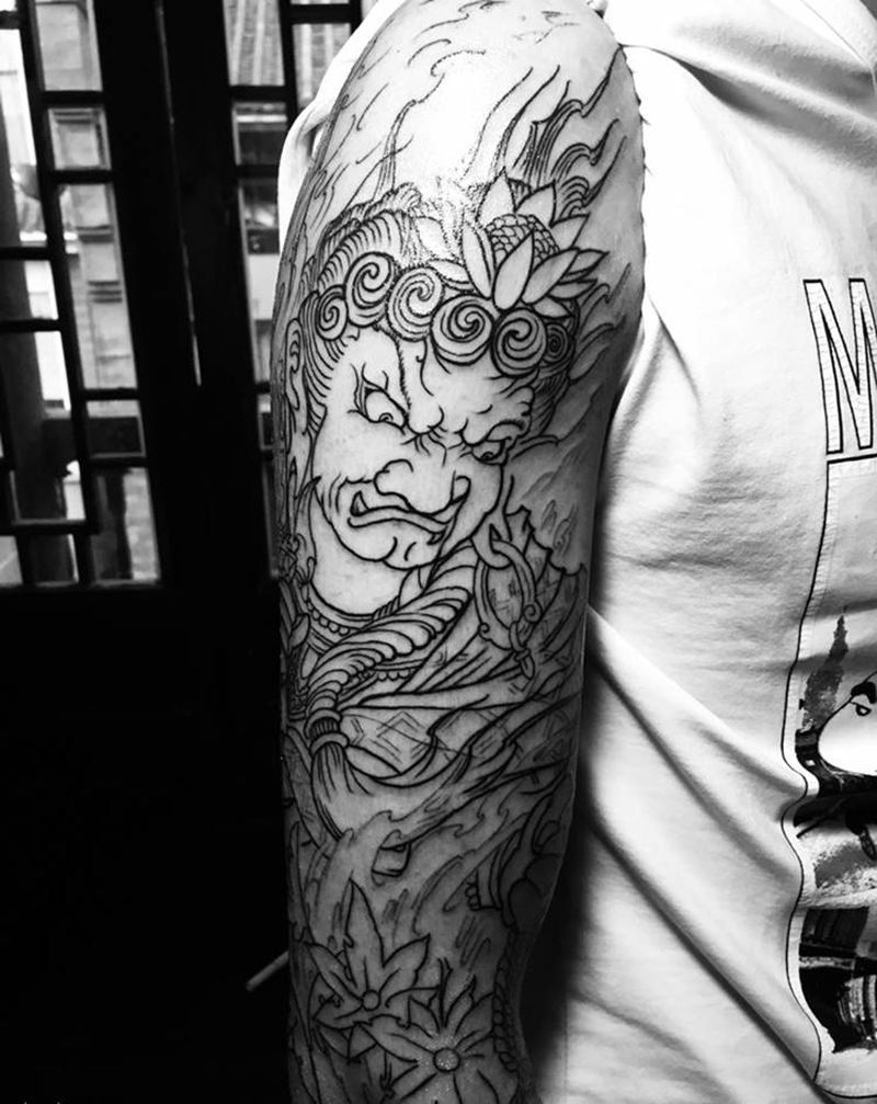 明王线条纹身图片_肩部新传统纹身图案