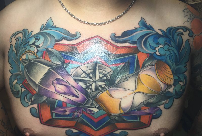 花胸纹身图片_胸部纹身图案