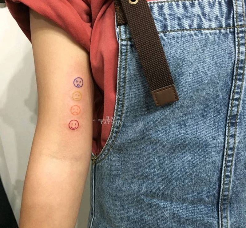 泫雅同款•笑脸纹身图片_手臂小清新纹身图案