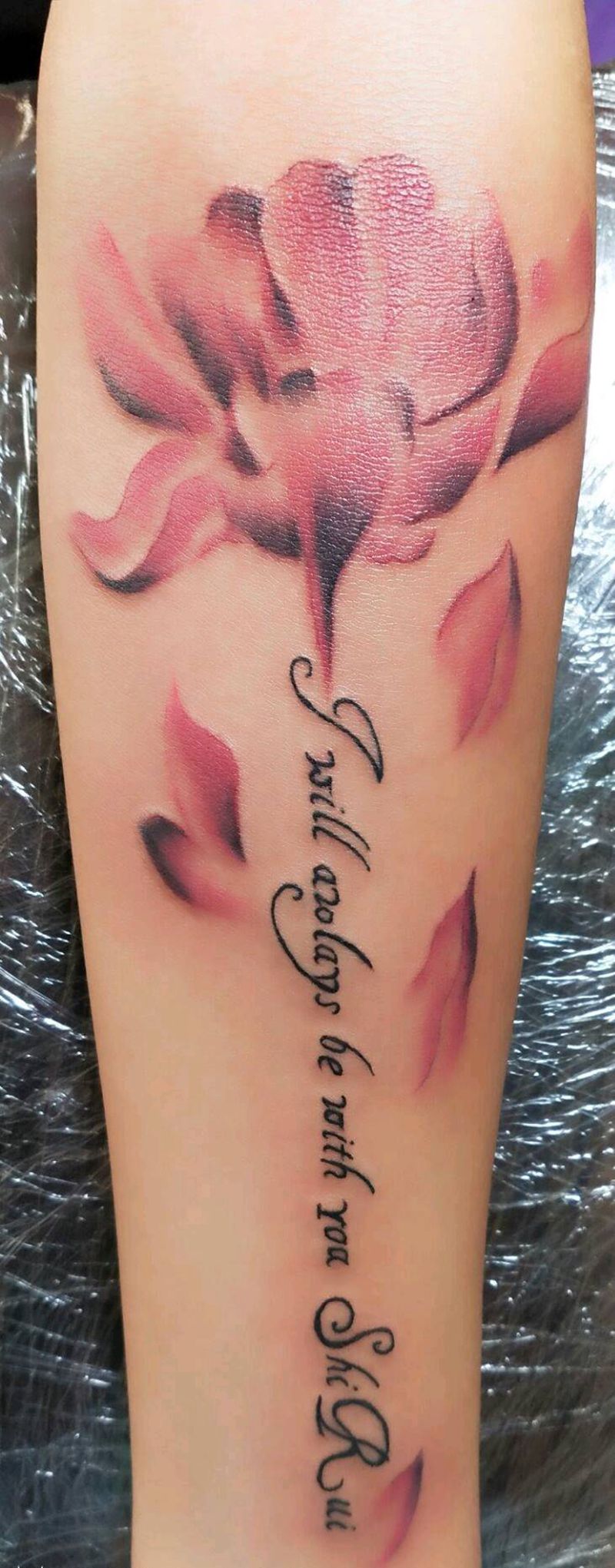 花纹身图片_手臂新传统纹身图案