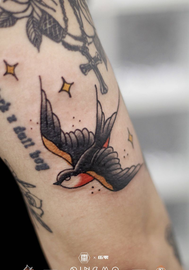 燕子 oldschool纹身图片_手臂Old School纹身图案