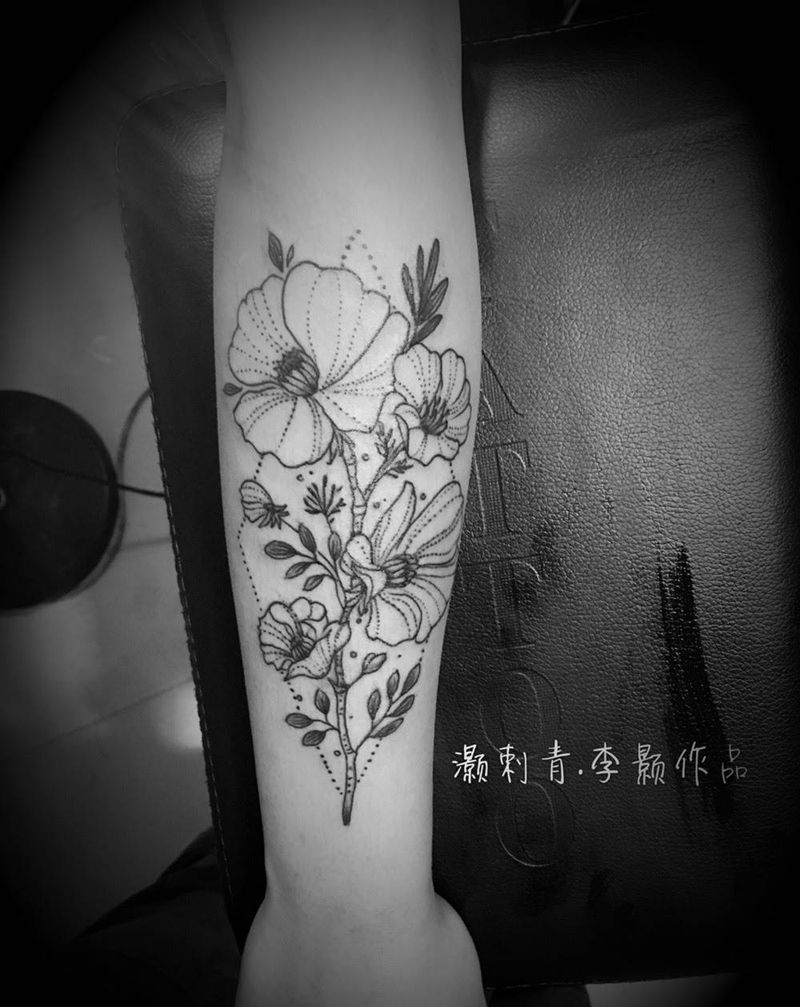 线条加点刺花纹身图片