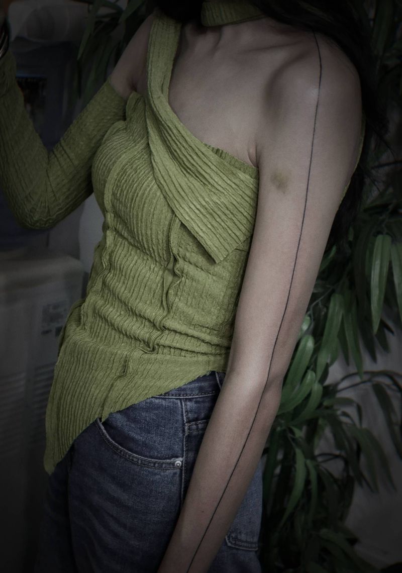 线纹身图片_手臂肩部纹身图案