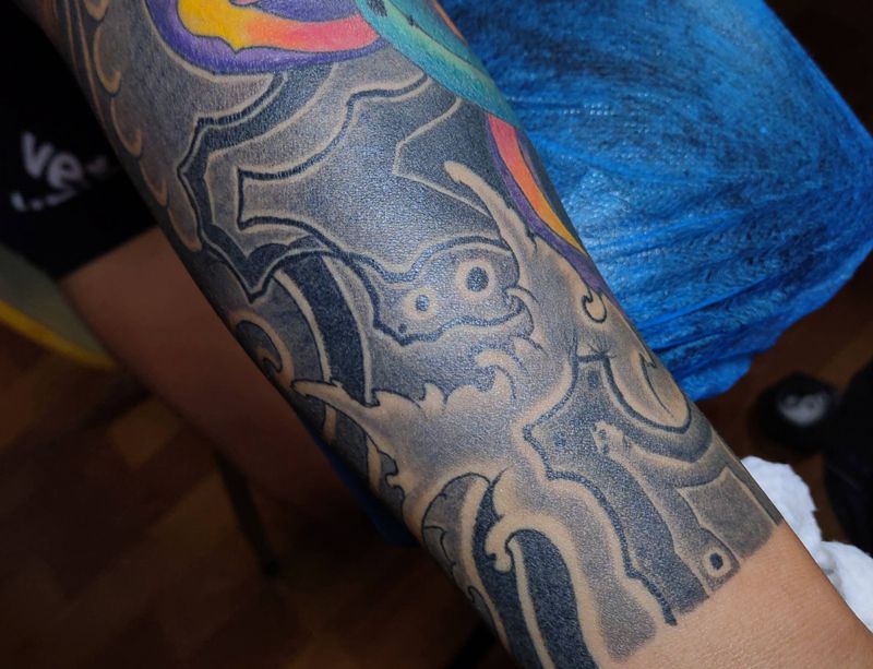 山石纹身图片_手臂纹身图案