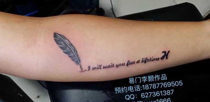 羽毛加英文纹身图片