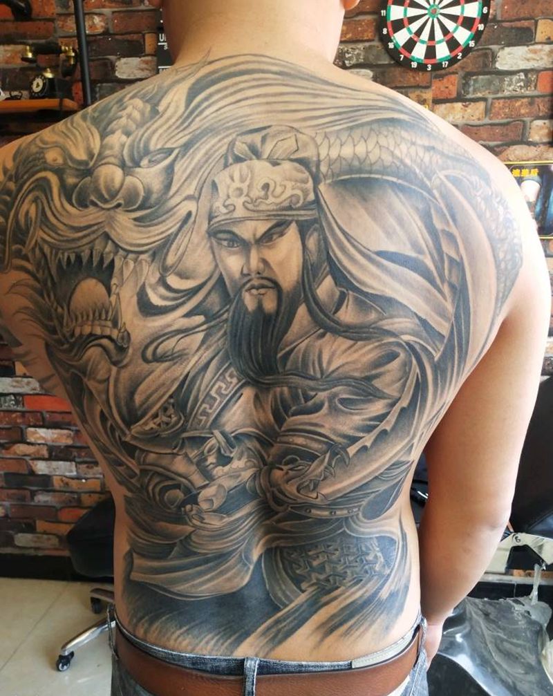 龙斩速成品纹身图片_背部纹身图案