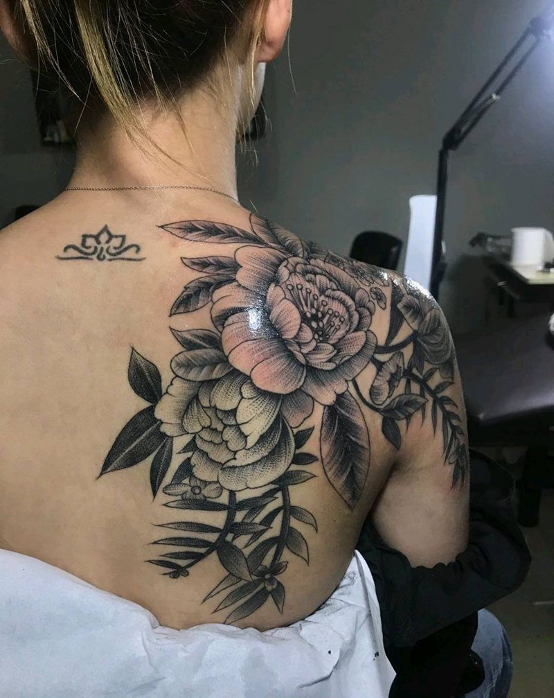 素花纹身图片_肩部背部纹身图案