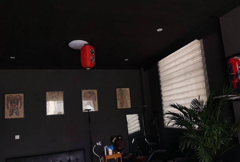 店内环境纹身图片_腰部颈部老传统新传统纹身图案