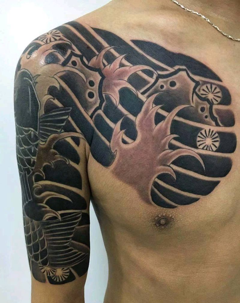 老传统鲤鱼遮盖！纹身图片_手臂胸部老传统纹身图案