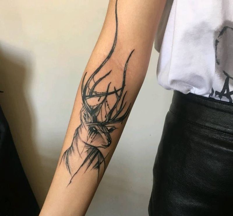 麋鹿纹身图片_手臂几何点刺纹身图案