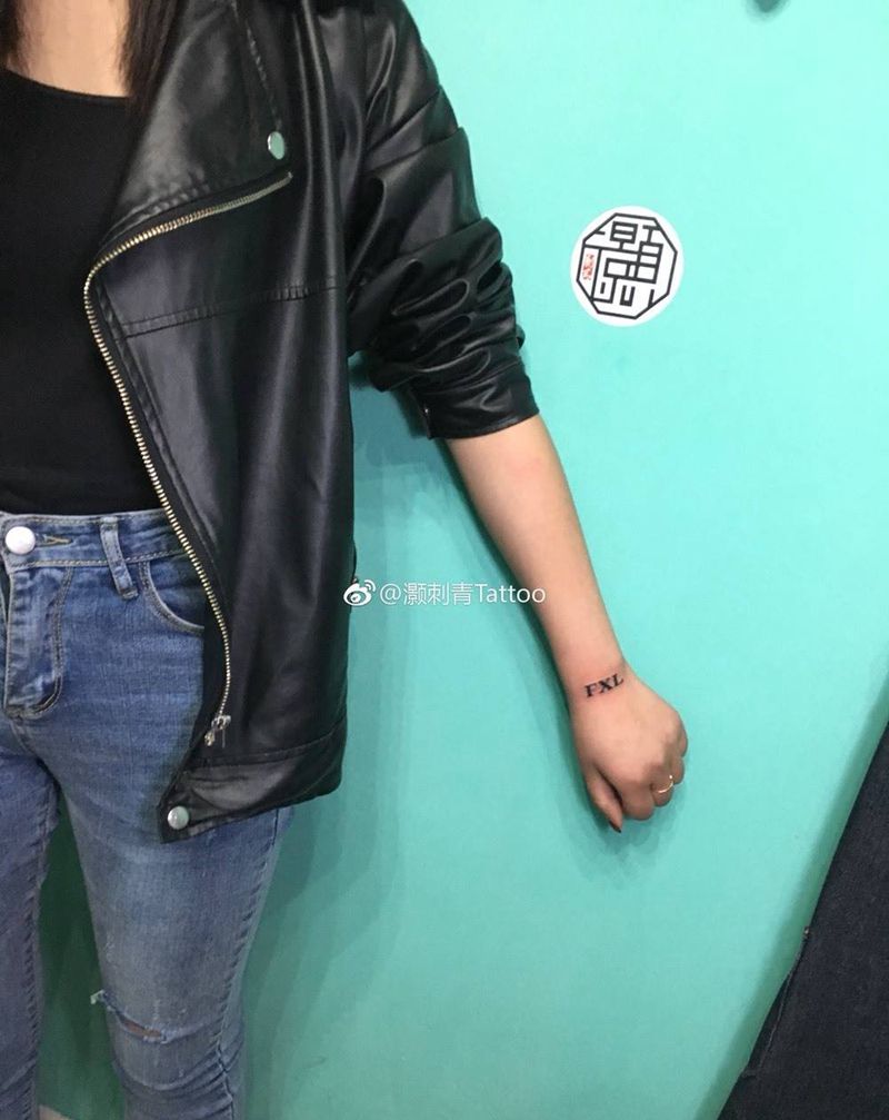 家人名字字母缩写纹身图片